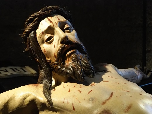 Cristo Crucificado a Anónimo del siglo XVI de la Iglesia de Nuestra Señora de Las Nieves en Viana de Cega